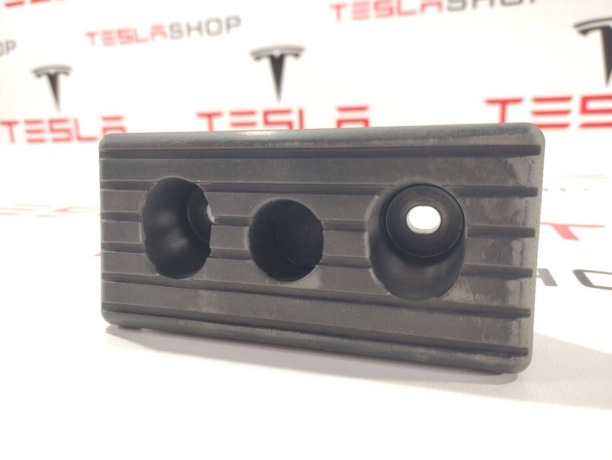 Опора под домкрат (поддомкратная подушка) к Tesla Model S 2015