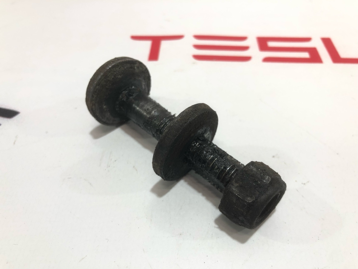 Болт развальный к Tesla Model S 2013