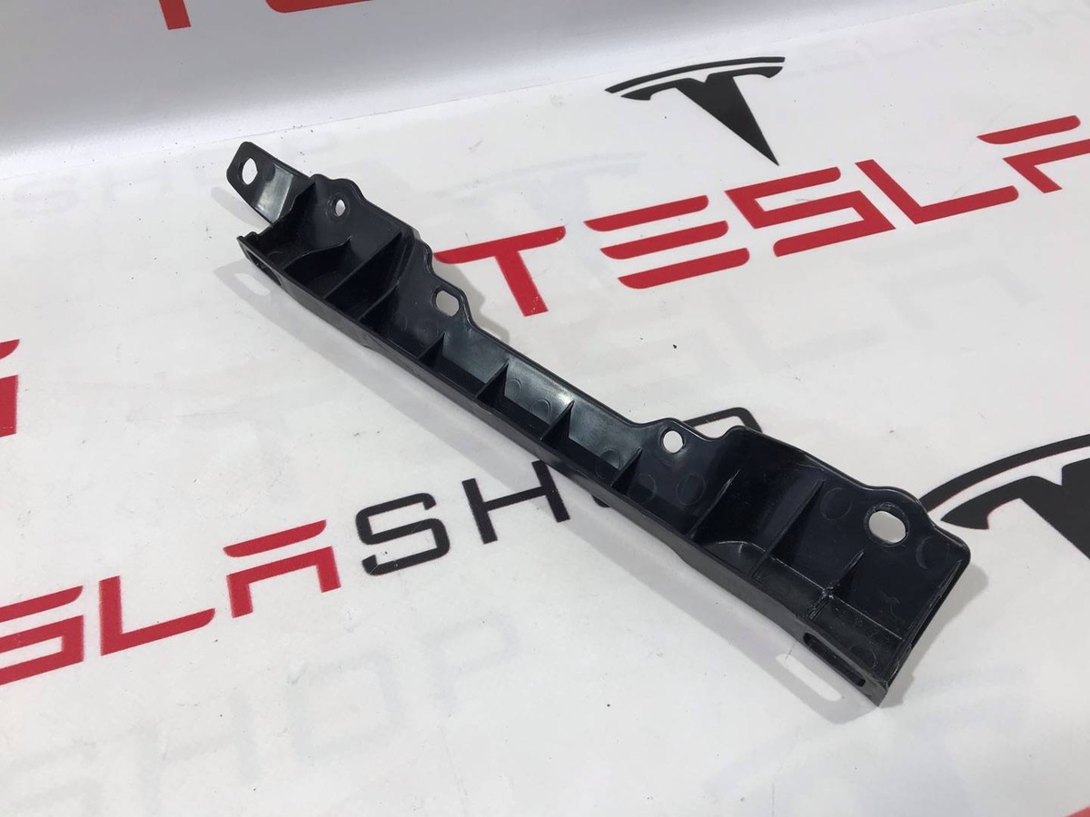 Крепление проводки к Tesla Model X 2017