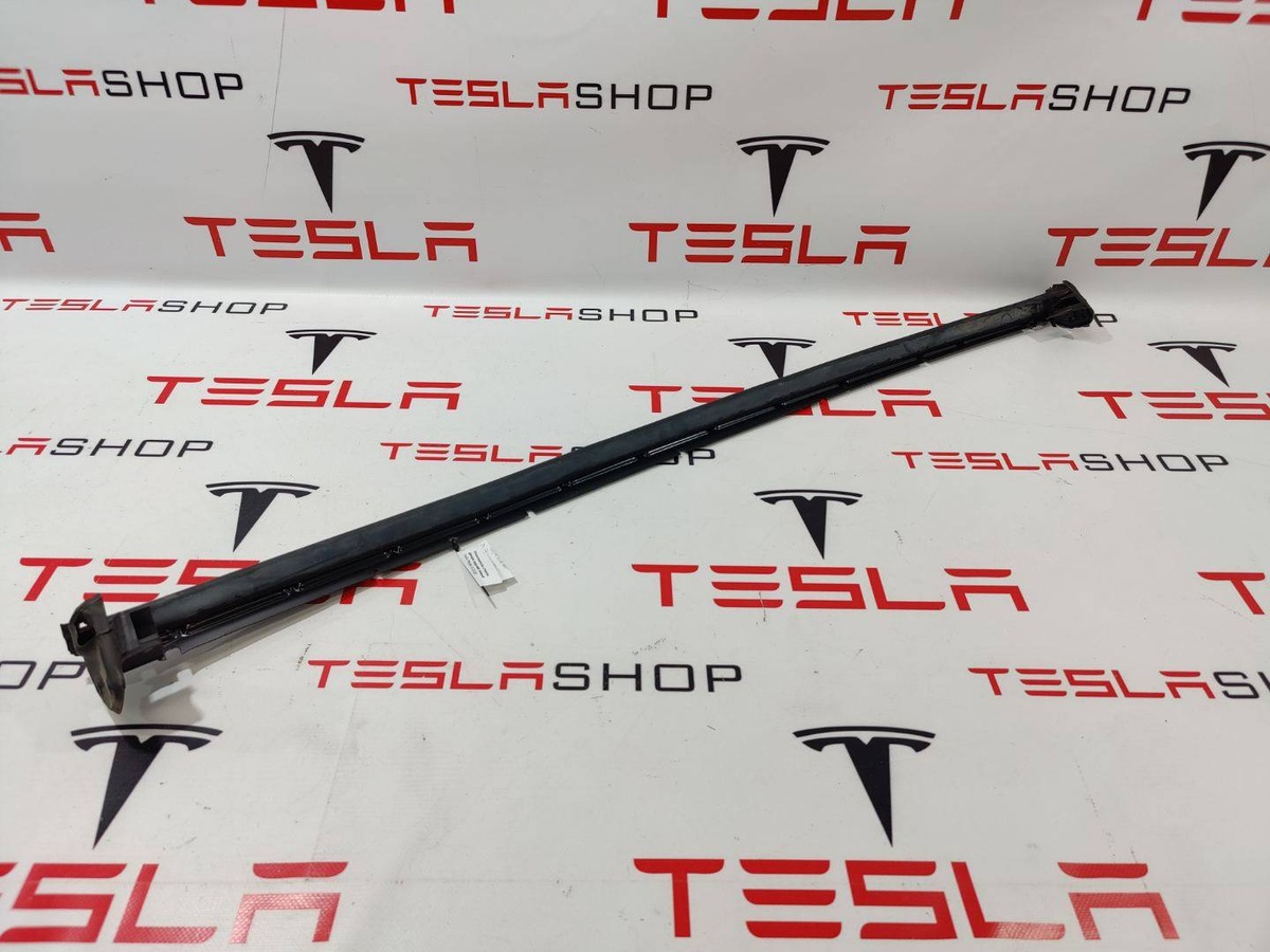 Уплотнитель к Tesla Model X 2019