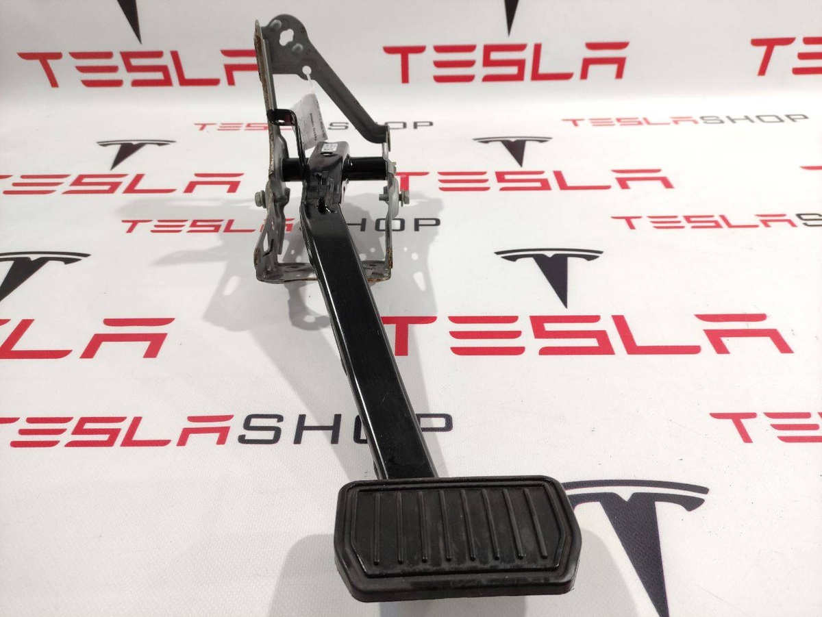Педаль тормоза к Tesla Model S 2018