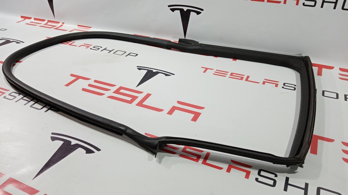 Уплотнитель к Tesla Model S 2014