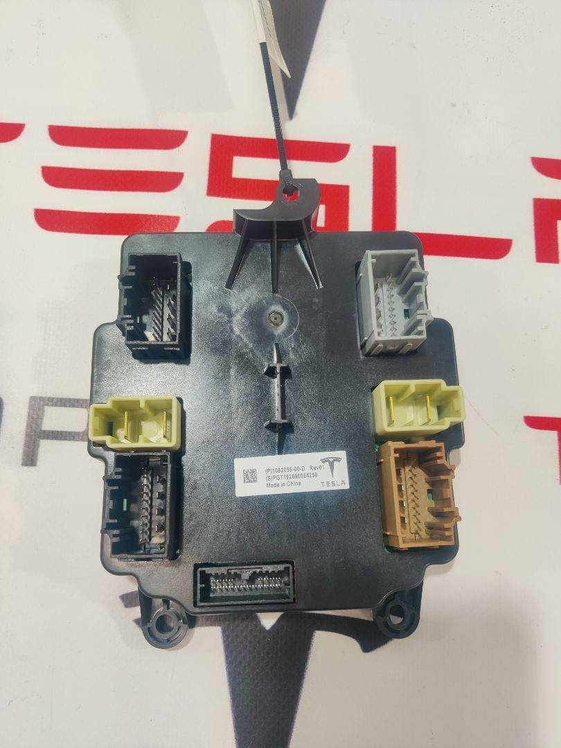 Блок управления к Tesla Model X 2019
