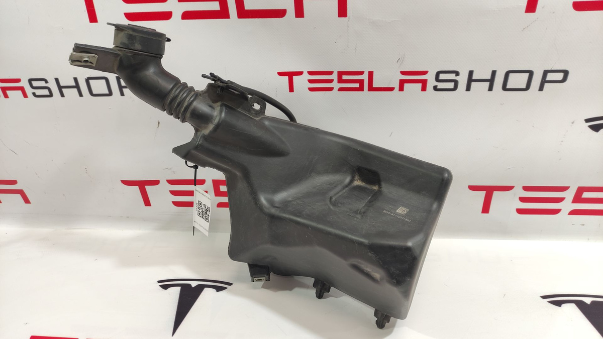 Бачок омывателя к Tesla Model 3 2019