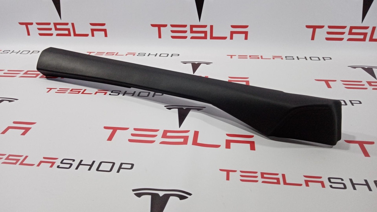 Обшивка двери (дверная карта) комплект к Tesla Model S 2016