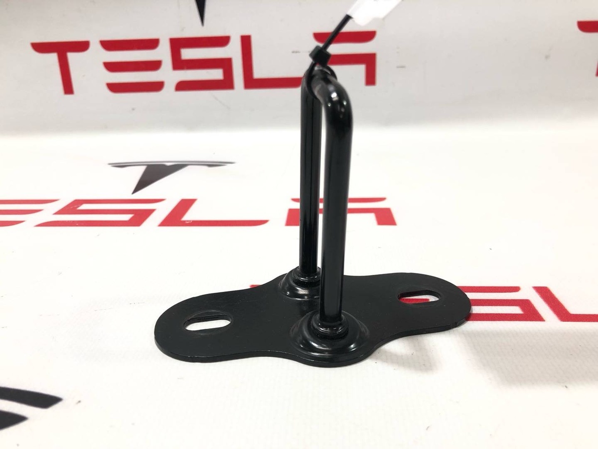 Петля двери к Tesla Model X 2019