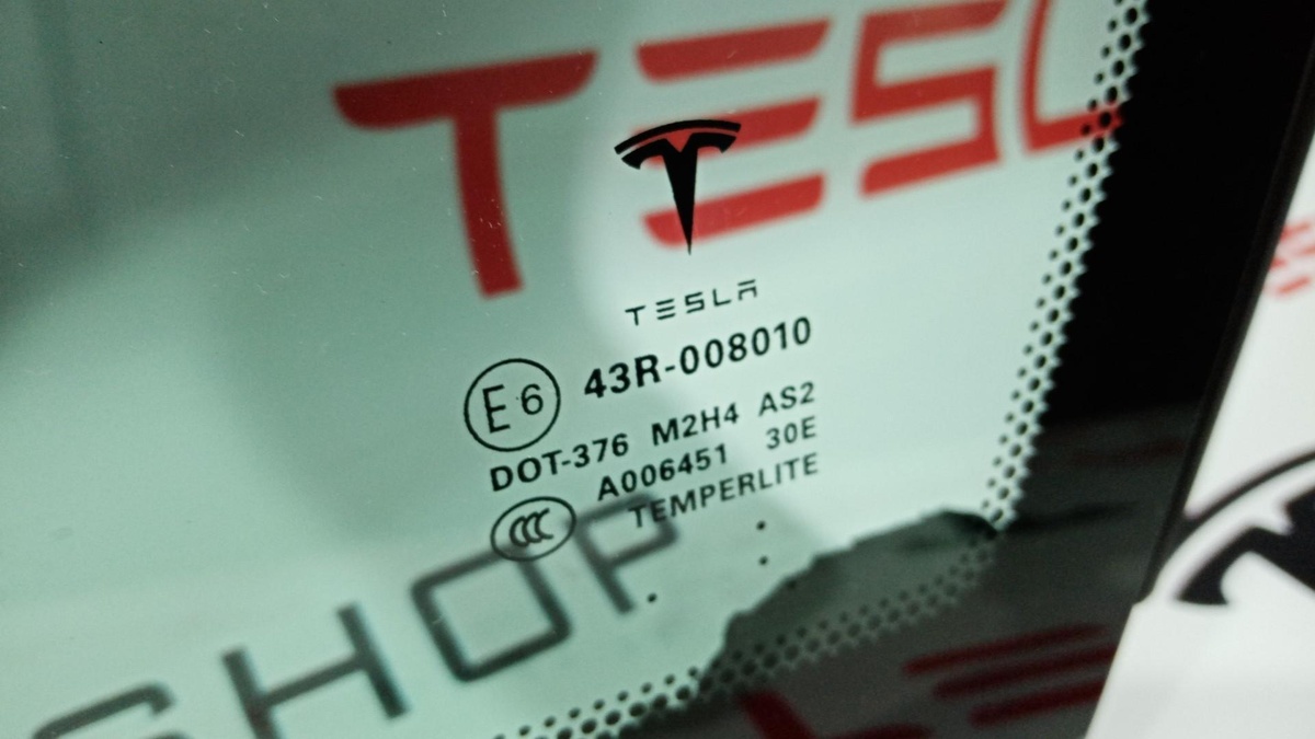 Стекло заднее к Tesla Model S 2012