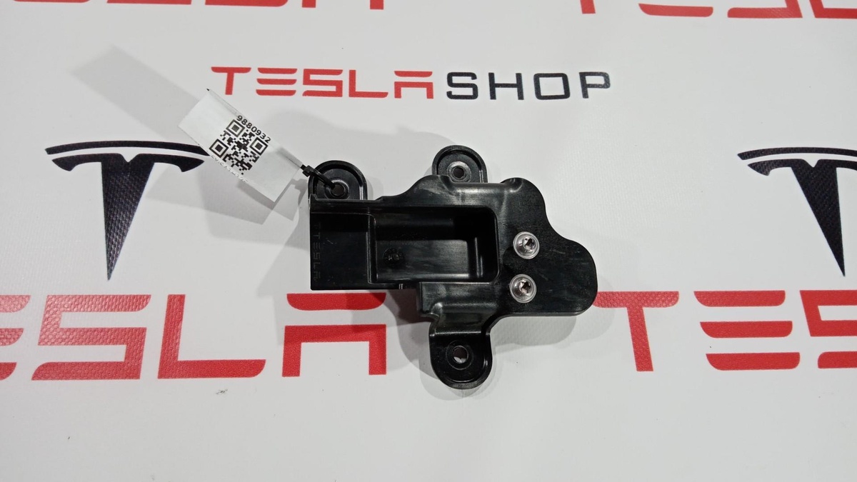 Кронштейн к Tesla Model S 2012