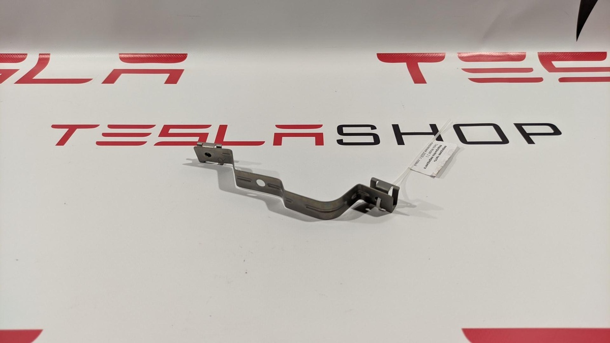 Кронштейн к Tesla Model 3 2020