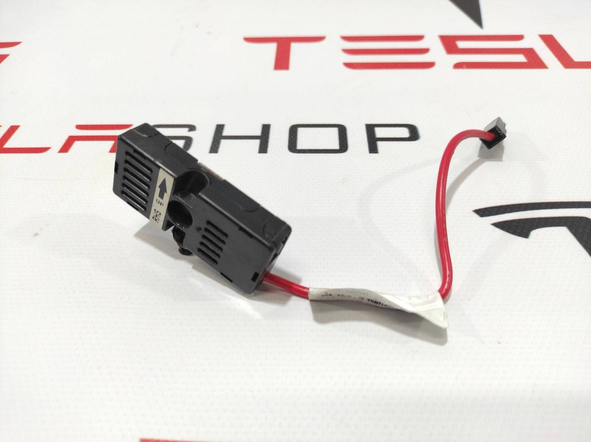 Антенна  к Tesla Model S 2015