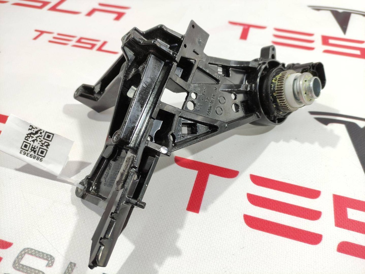 Крепление зеркала наружного левого к Tesla Model S 2018