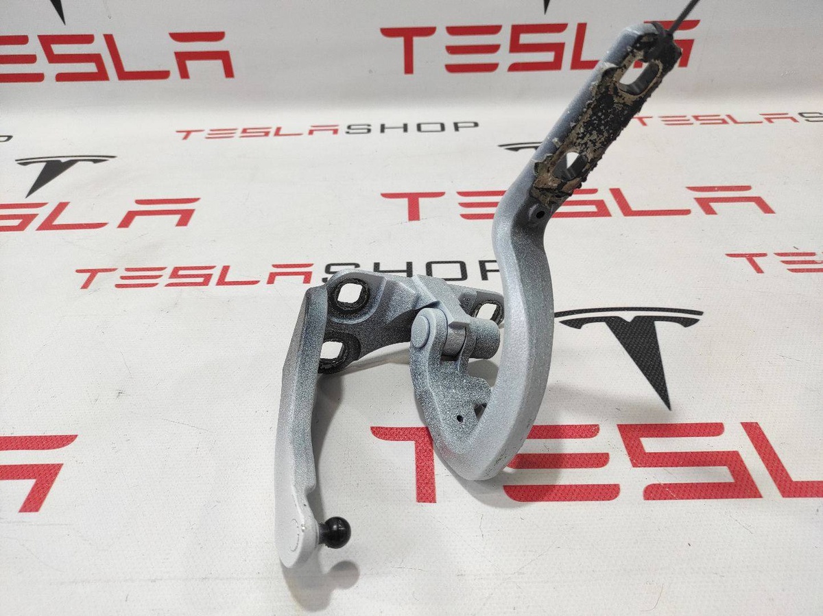 Петля двери к Tesla Model X 2017