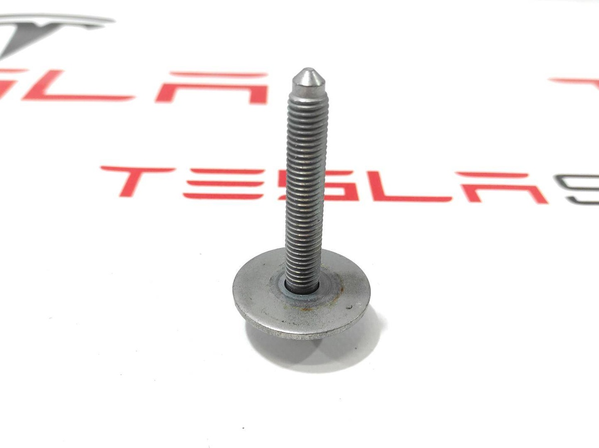 Болт к Tesla Model 3 2020