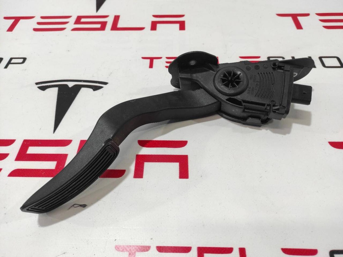 Педаль газа к Tesla Model S 2015