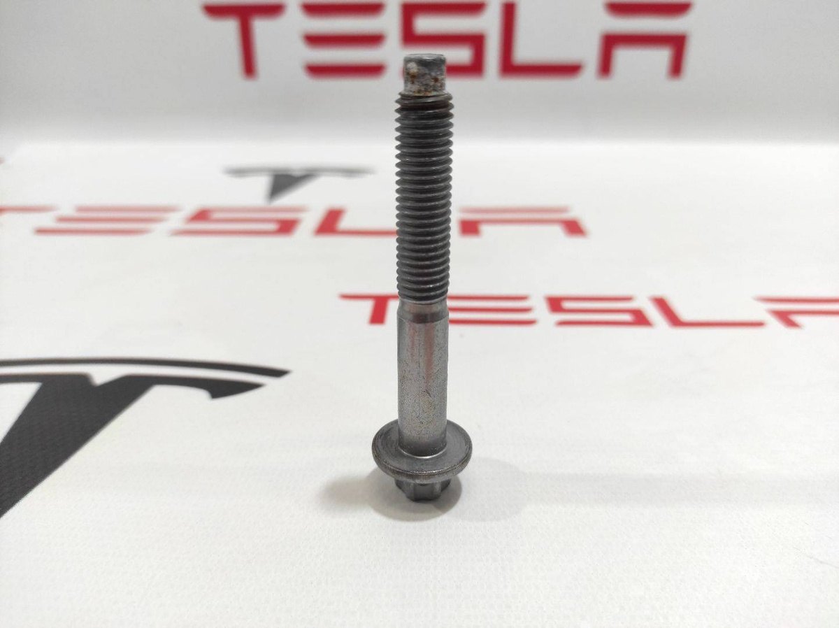 Болт к Tesla Model X 2022