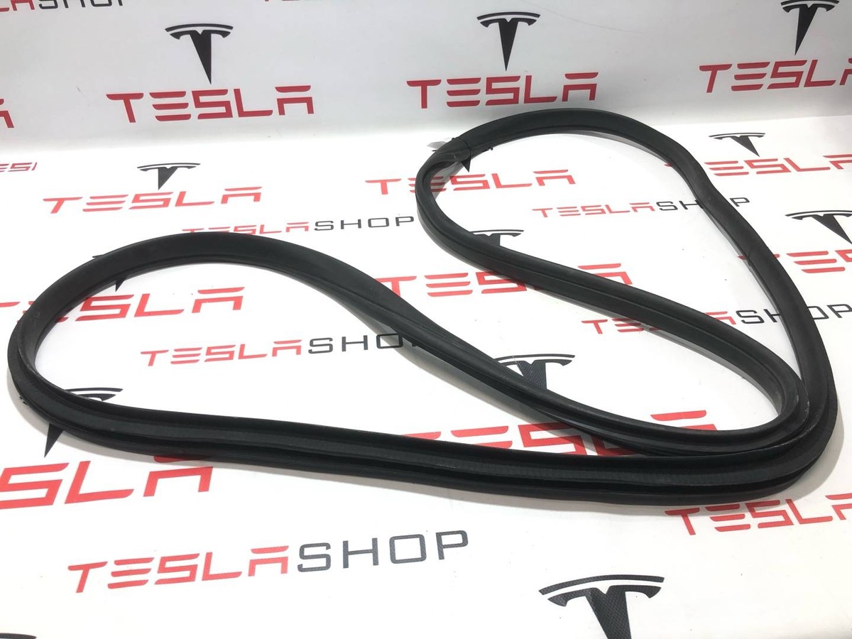 Уплотнитель к Tesla Model X 2022