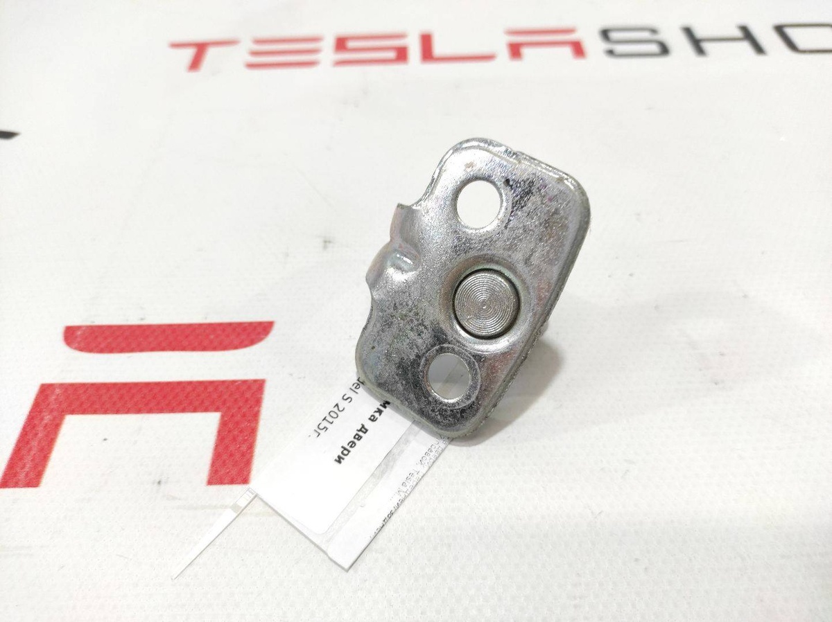 Петля двери к Tesla Model S 2015