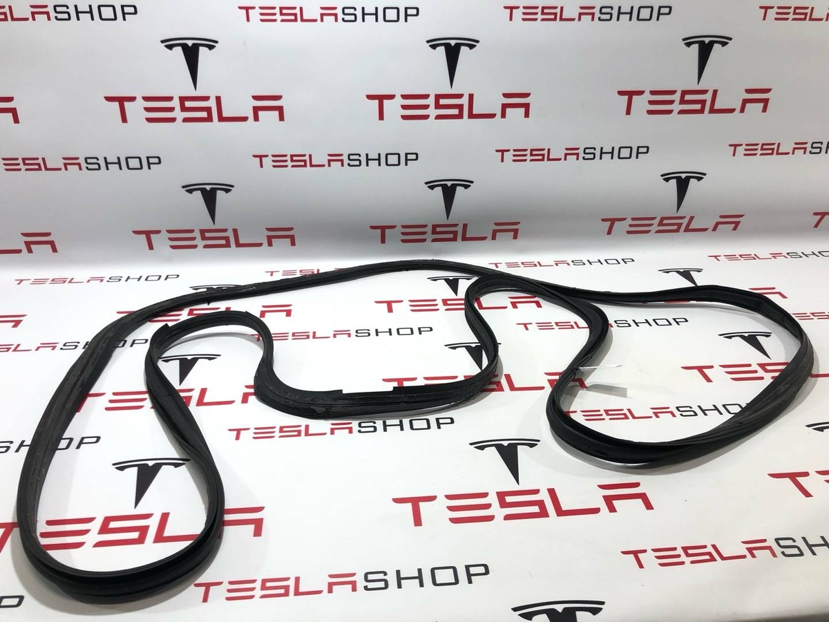 Уплотнитель к Tesla Model X 2017