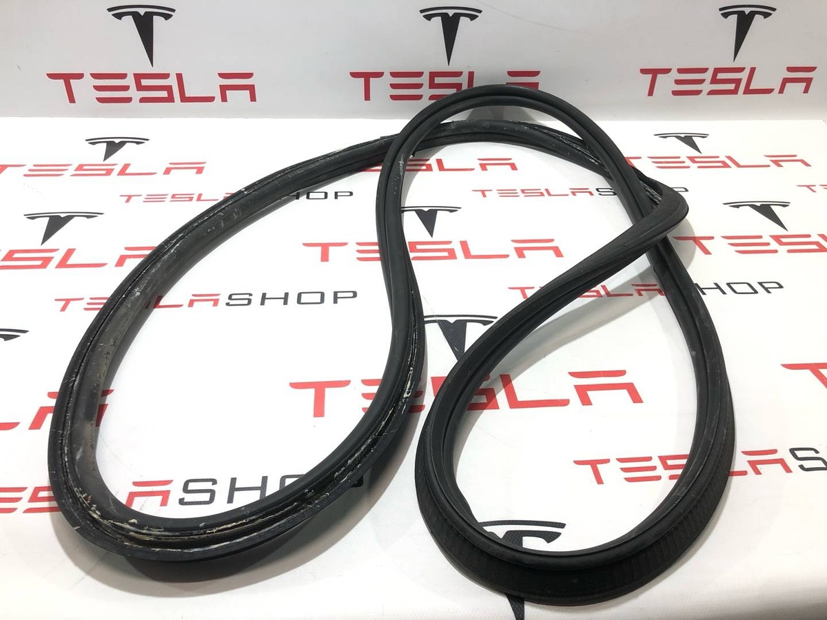 Уплотнитель багажника к Tesla Model X 2022