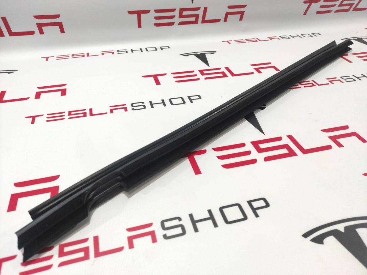 Уплотнитель к Tesla Model X 2019