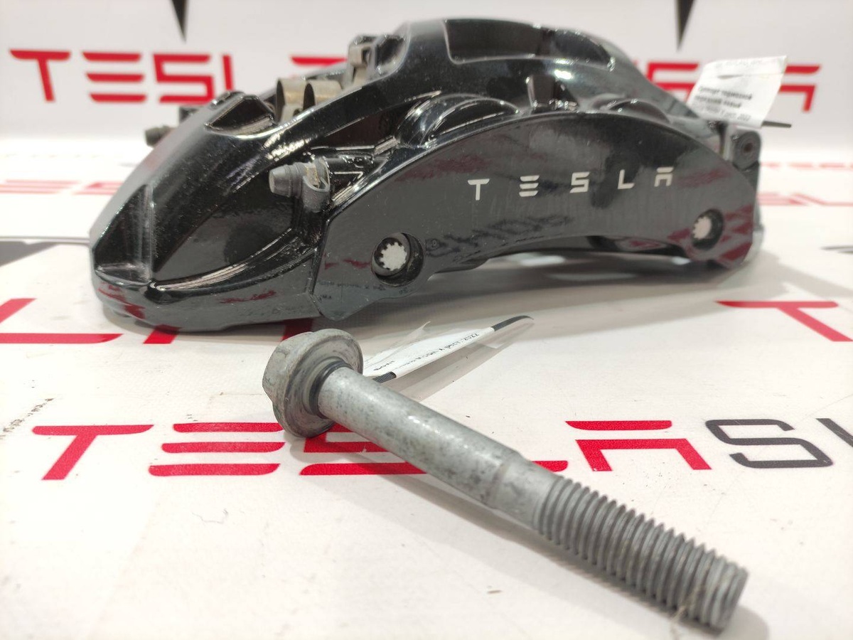 Болт к Tesla Model X 2022