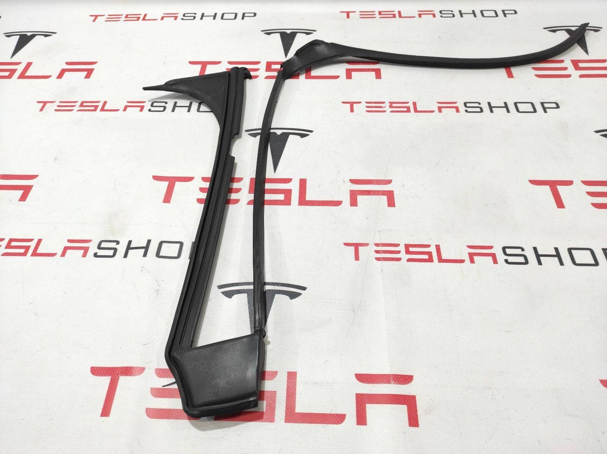 Уплотнитель к Tesla Model X 2017