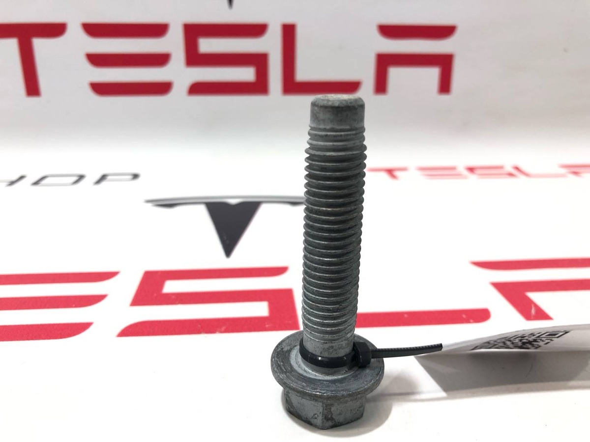 Болт к Tesla Model X 2022