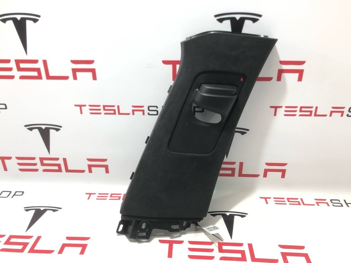 Обшивка стойки к Tesla Model X 2019