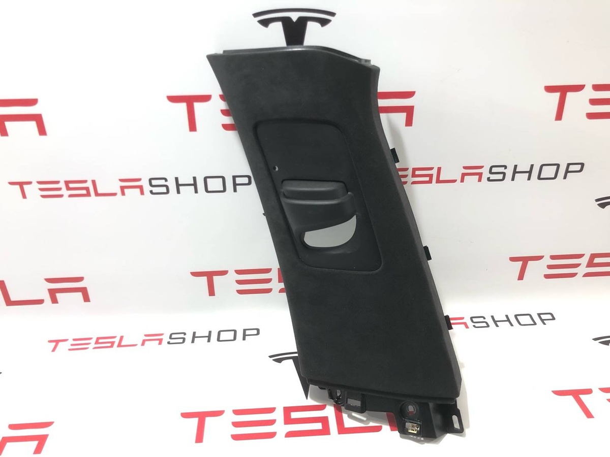 Обшивка стойки к Tesla Model X 2019
