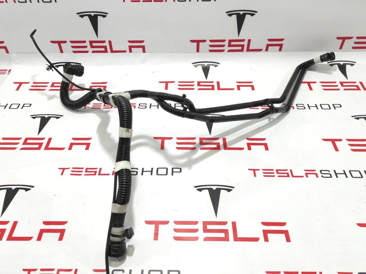 Патрубок радиатора к Tesla Model 3 2020