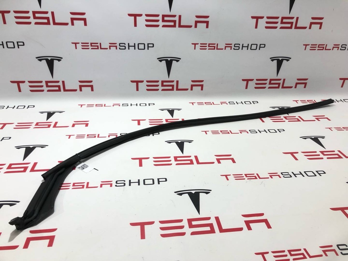 Уплотнитель к Tesla Model X 2019