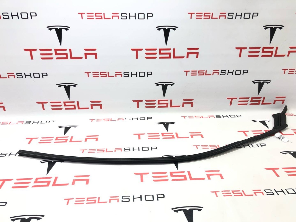 Уплотнитель к Tesla Model X 2017