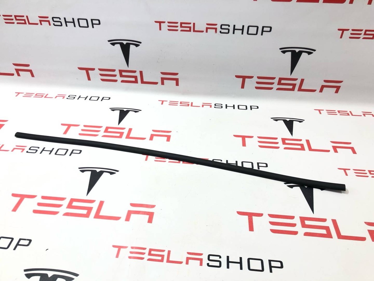 Уплотнитель к Tesla Model X 2017