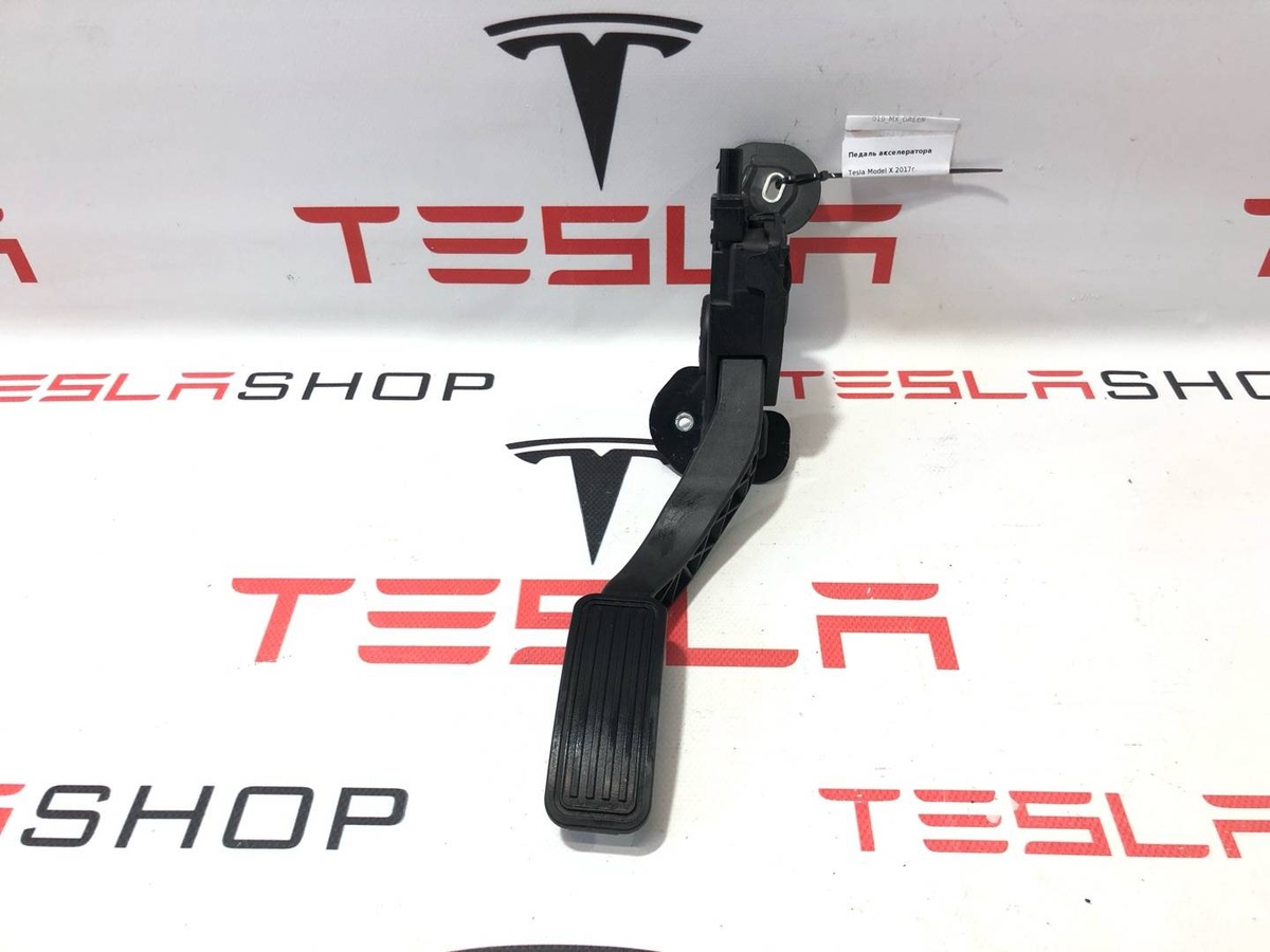 Педаль газа к Tesla Model X 2017