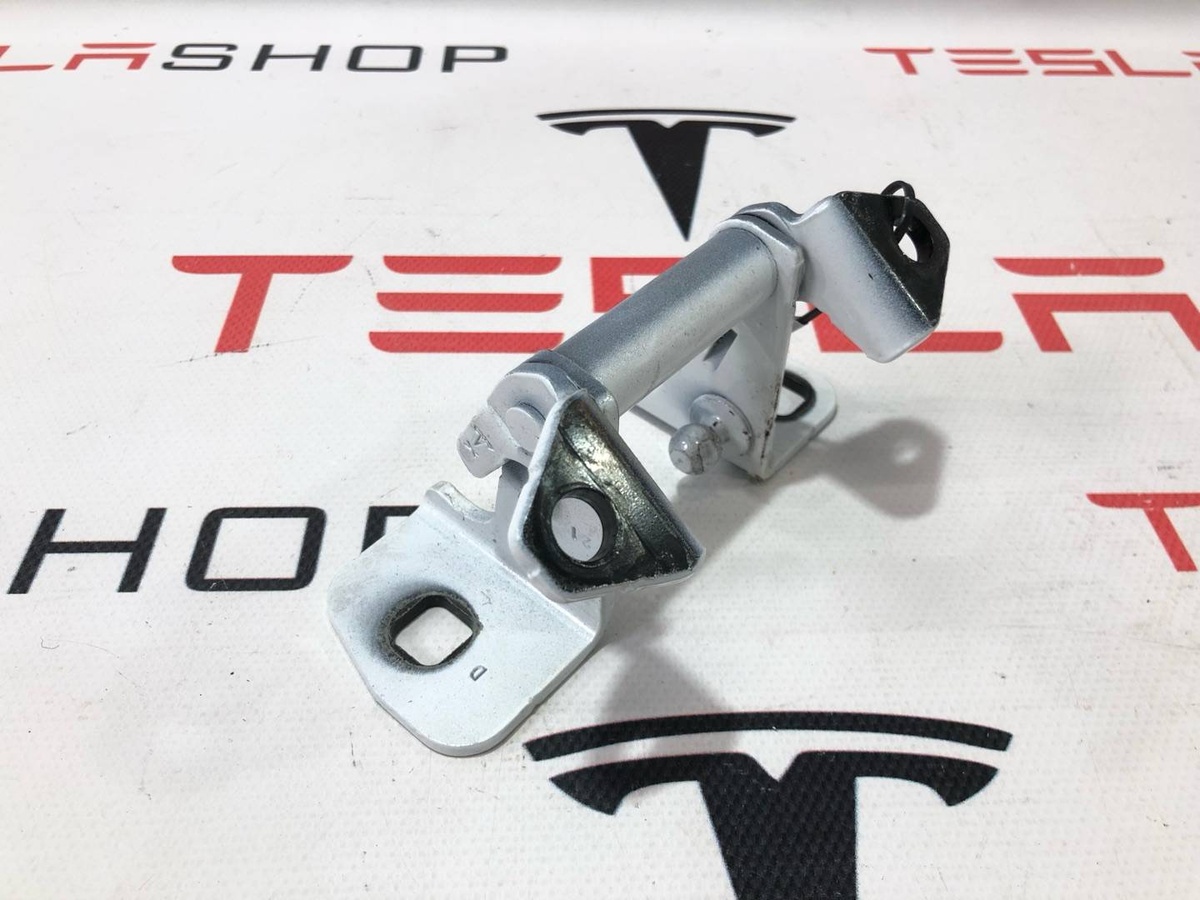 Петля двери к Tesla Model X 2017
