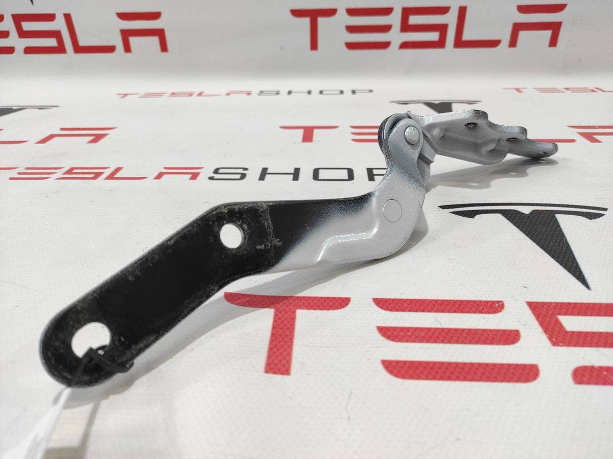 Петля двери к Tesla Model X 2017