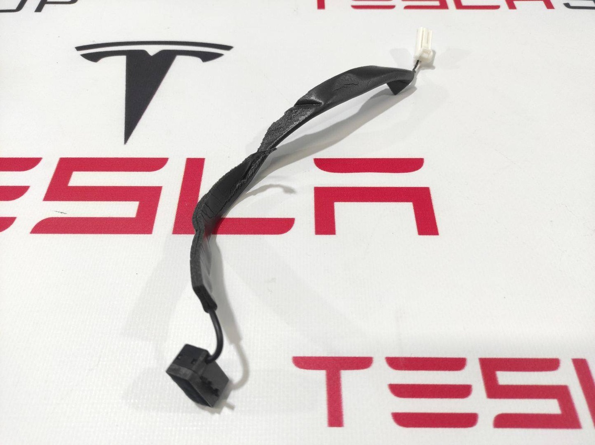 Микрофон к Tesla Model X 2019