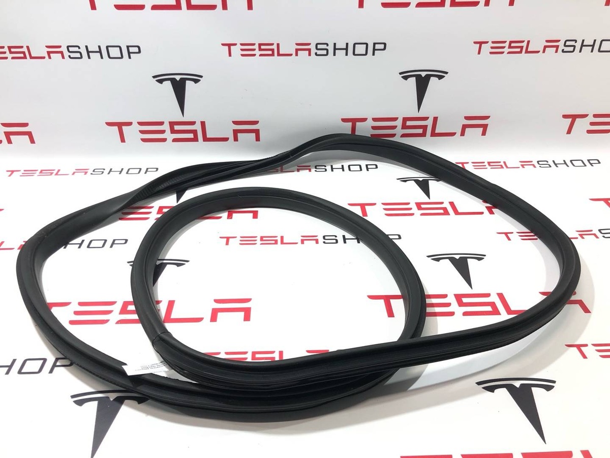 Уплотнитель к Tesla Model X 2019