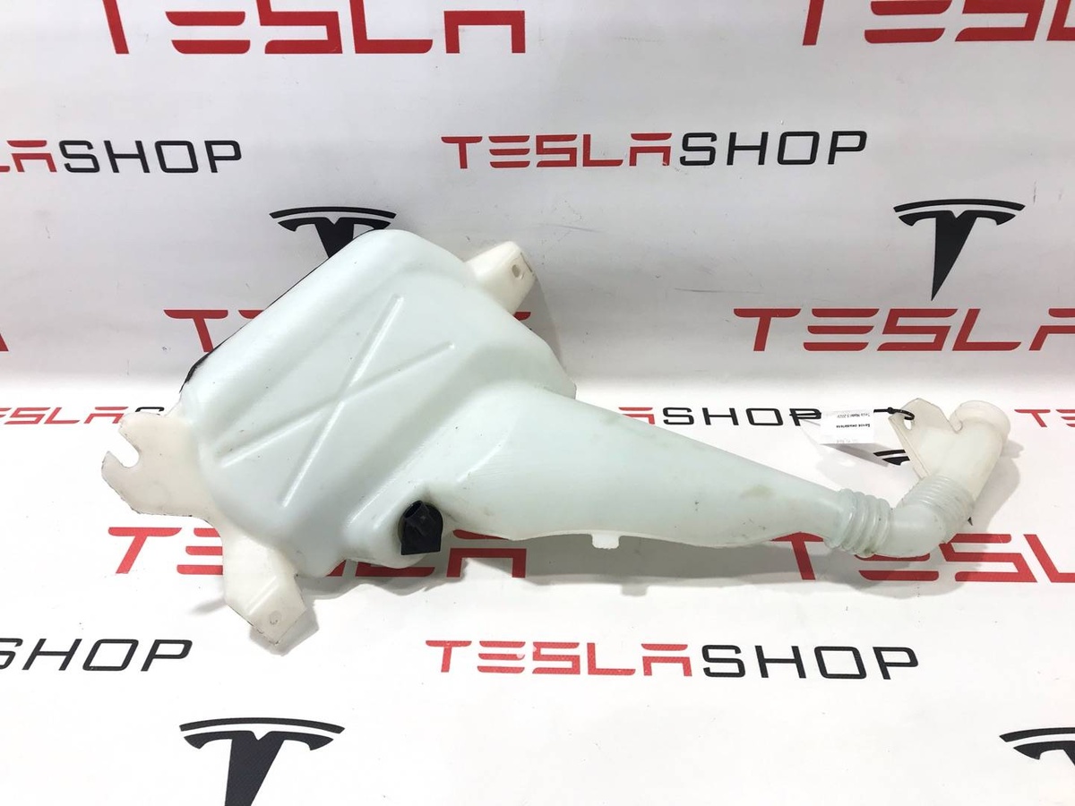 Бачок омывателя к Tesla Model S 2015