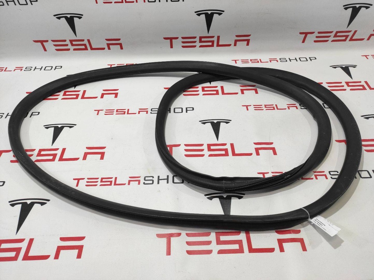 Уплотнитель багажника к Tesla Model S 2015