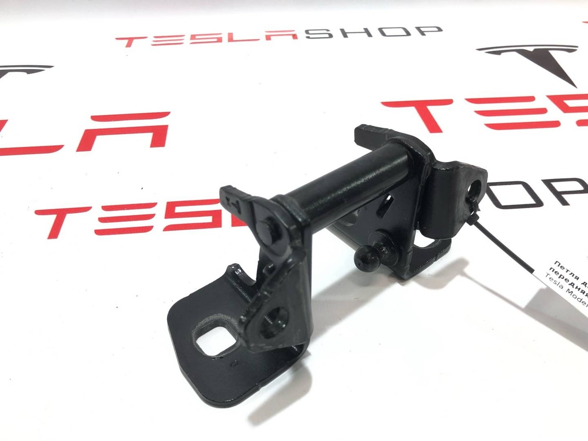 Петля двери к Tesla Model X 2019