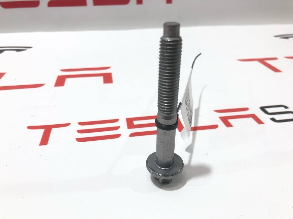 Болт к Tesla Model 3 2020