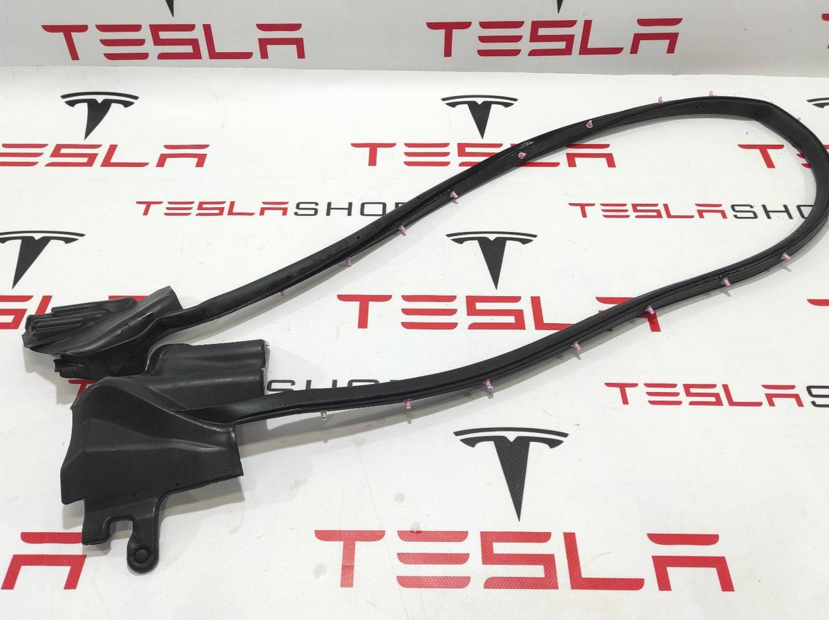 Уплотнитель к Tesla Model S 2018