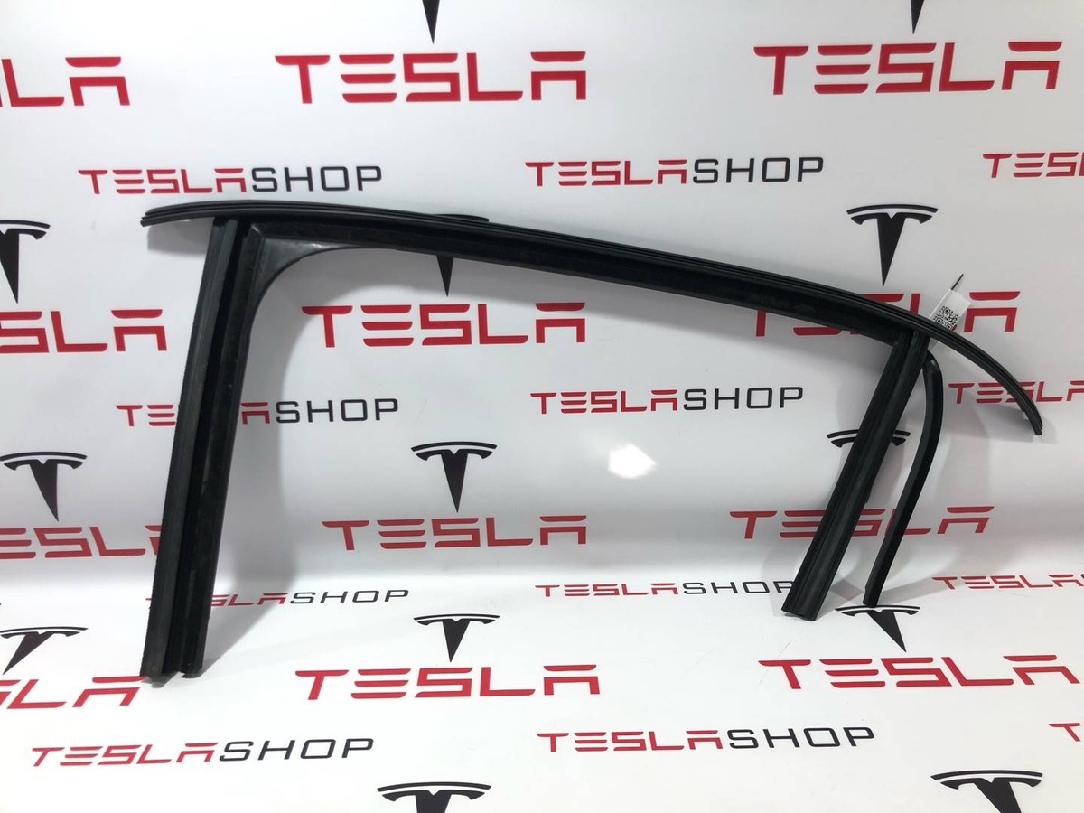 Уплотнитель двери сдвижной к Tesla Model X 2017