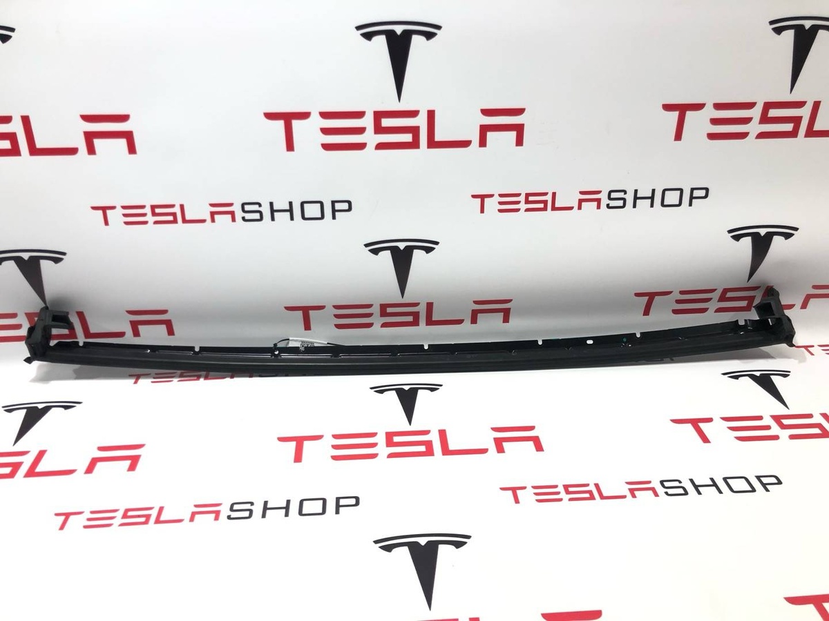 Уплотнитель к Tesla Model X 2017