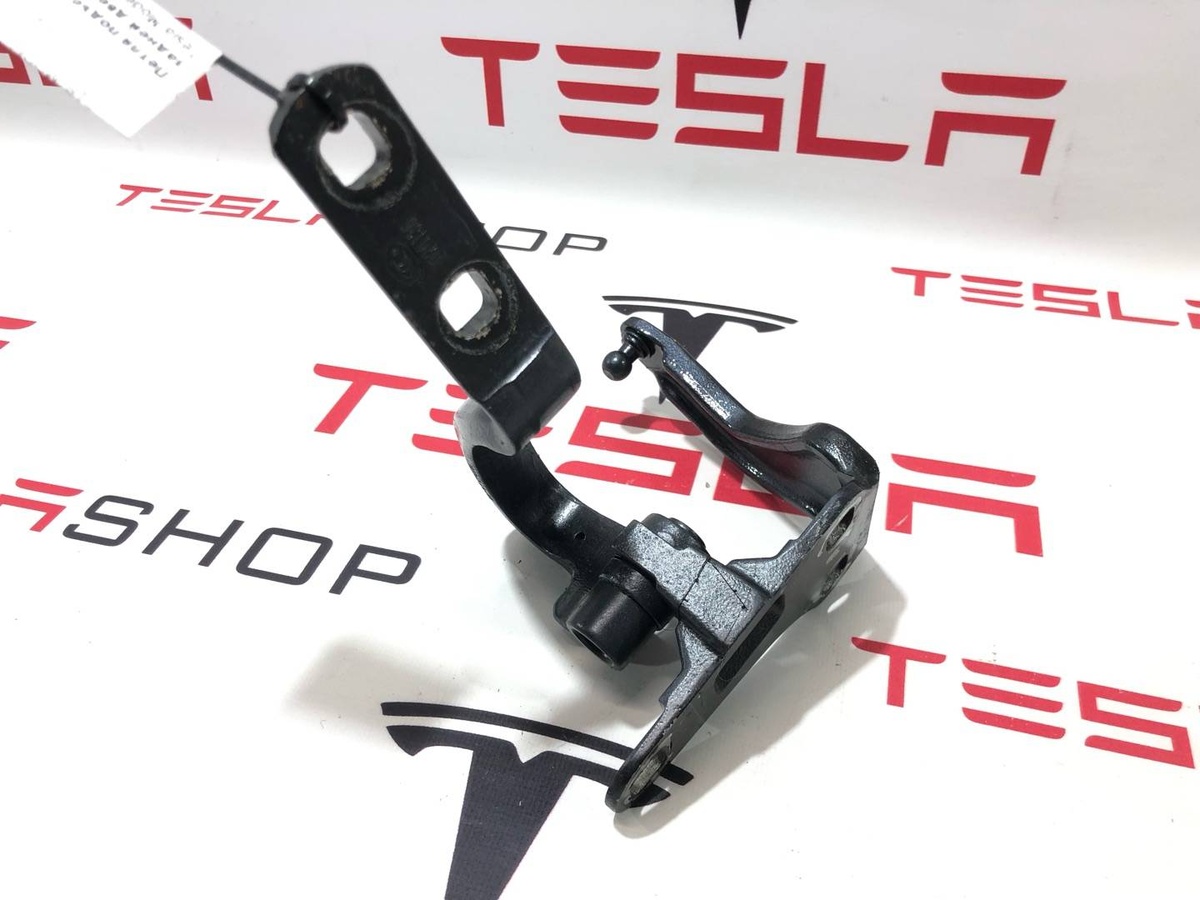 Петля двери к Tesla Model X 2019