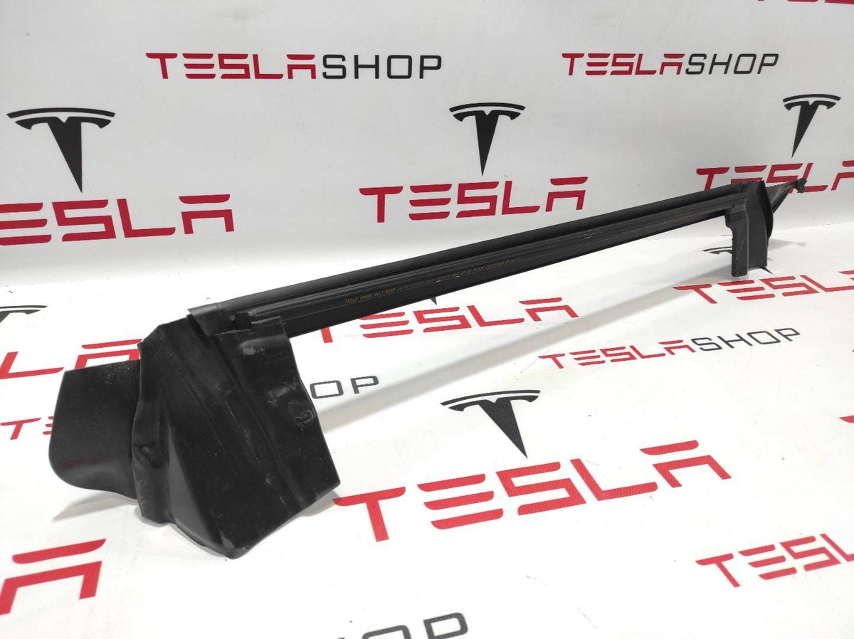 Уплотнитель к Tesla Model 3 2020