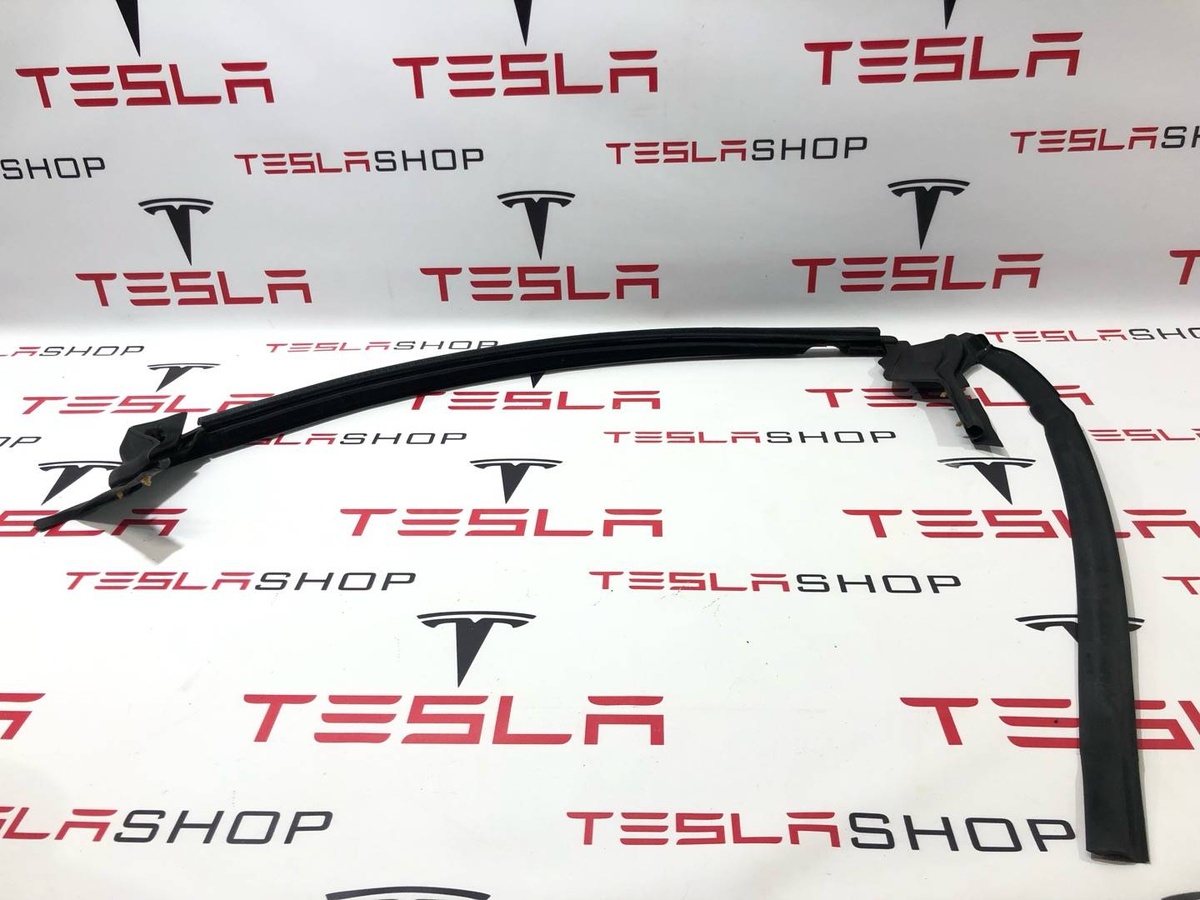 Уплотнитель к Tesla Model X 2022