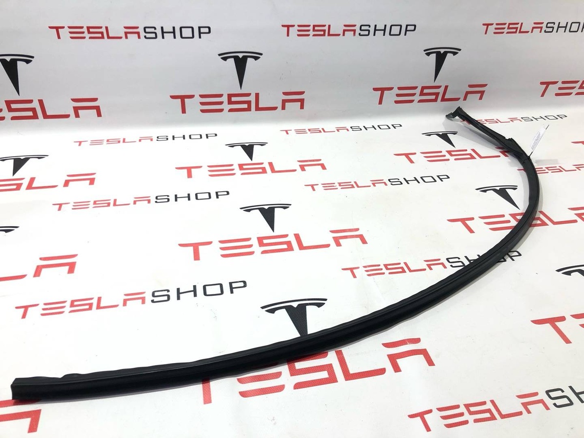 Уплотнитель к Tesla Model X 2017