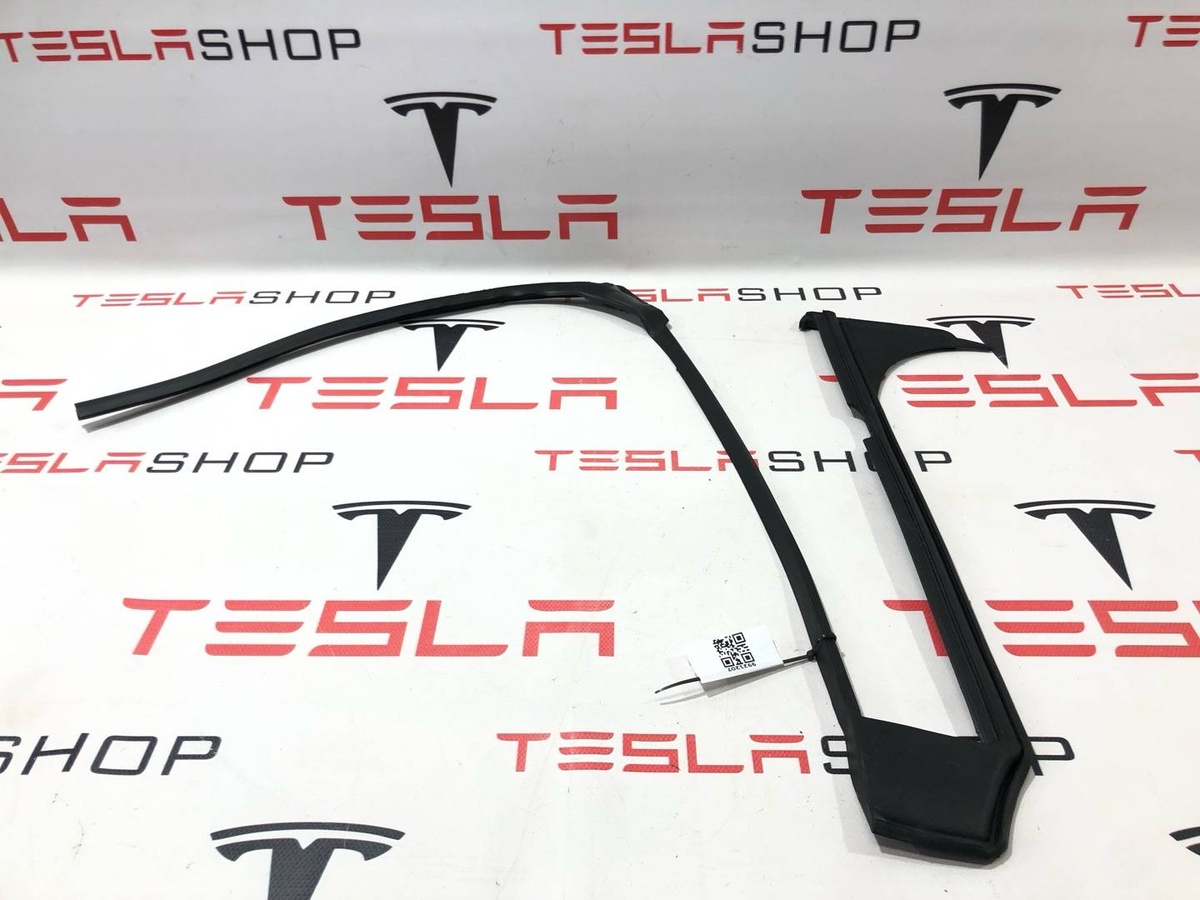 Уплотнитель к Tesla Model X 2017